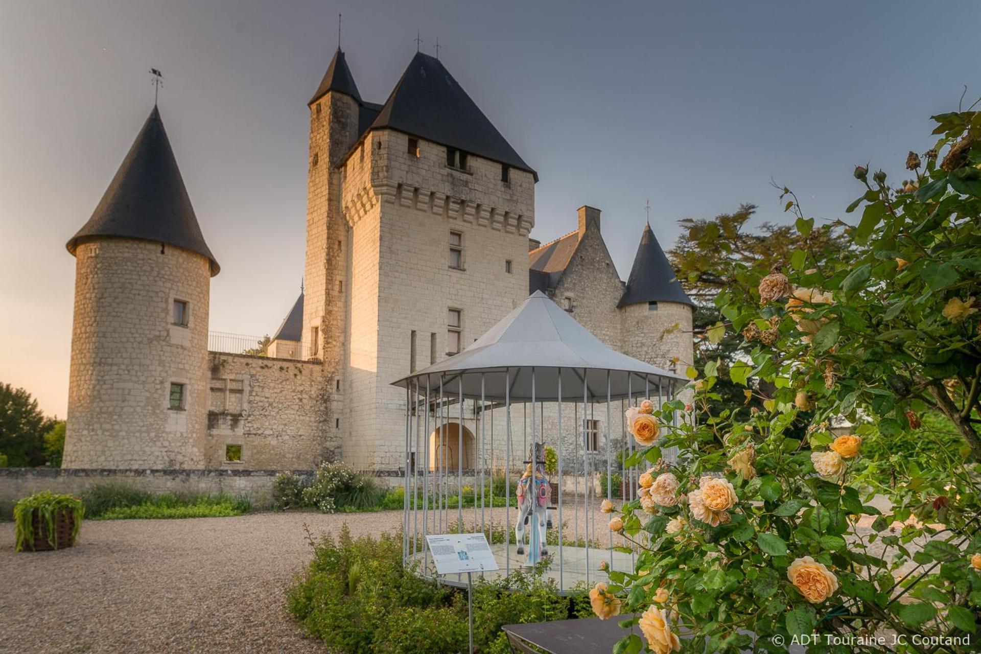 Hotel Du Chateau Du Rivau Lemere Exterior photo